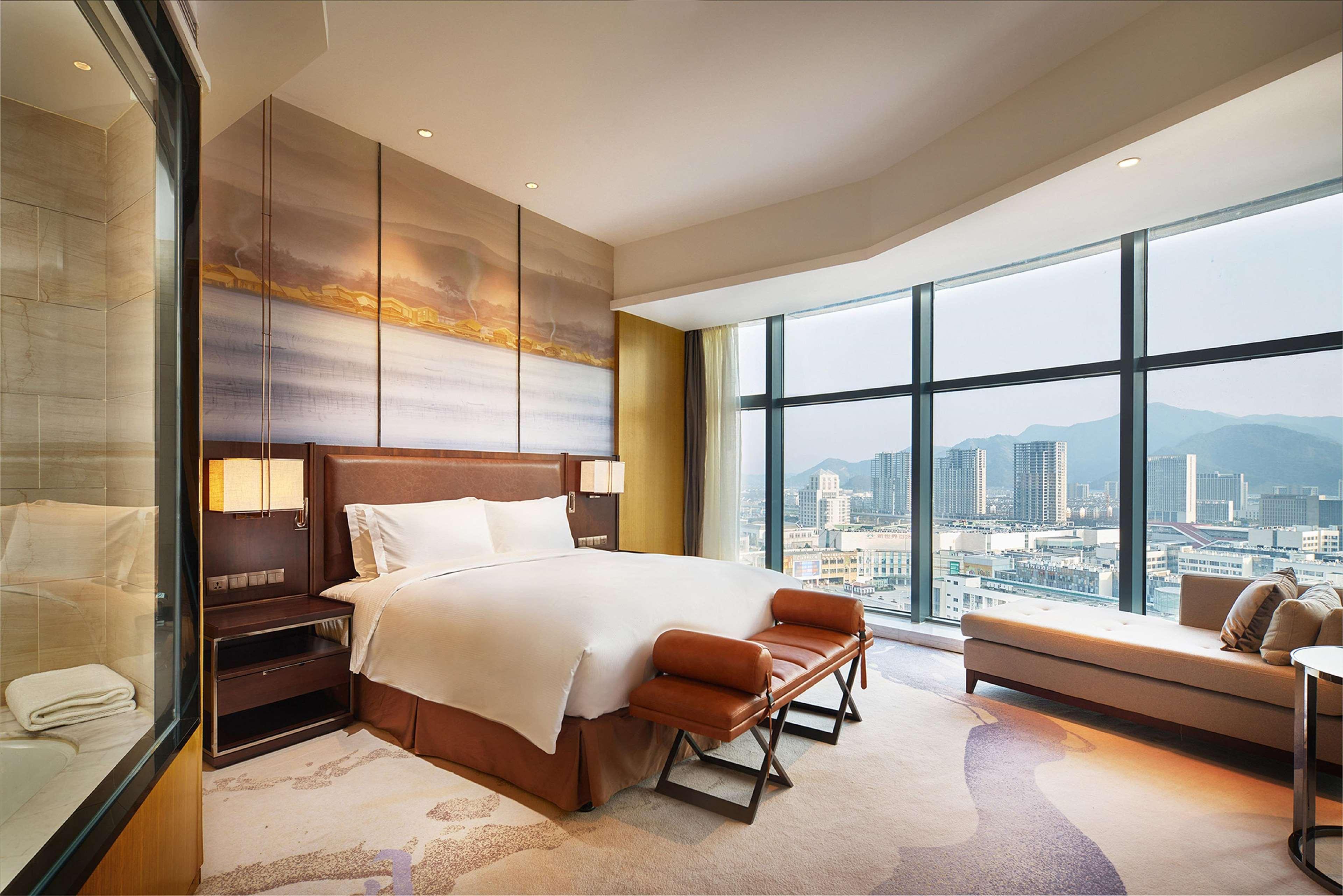 Doubletree By Hilton Ningbo Beilun Hotel Exterior photo