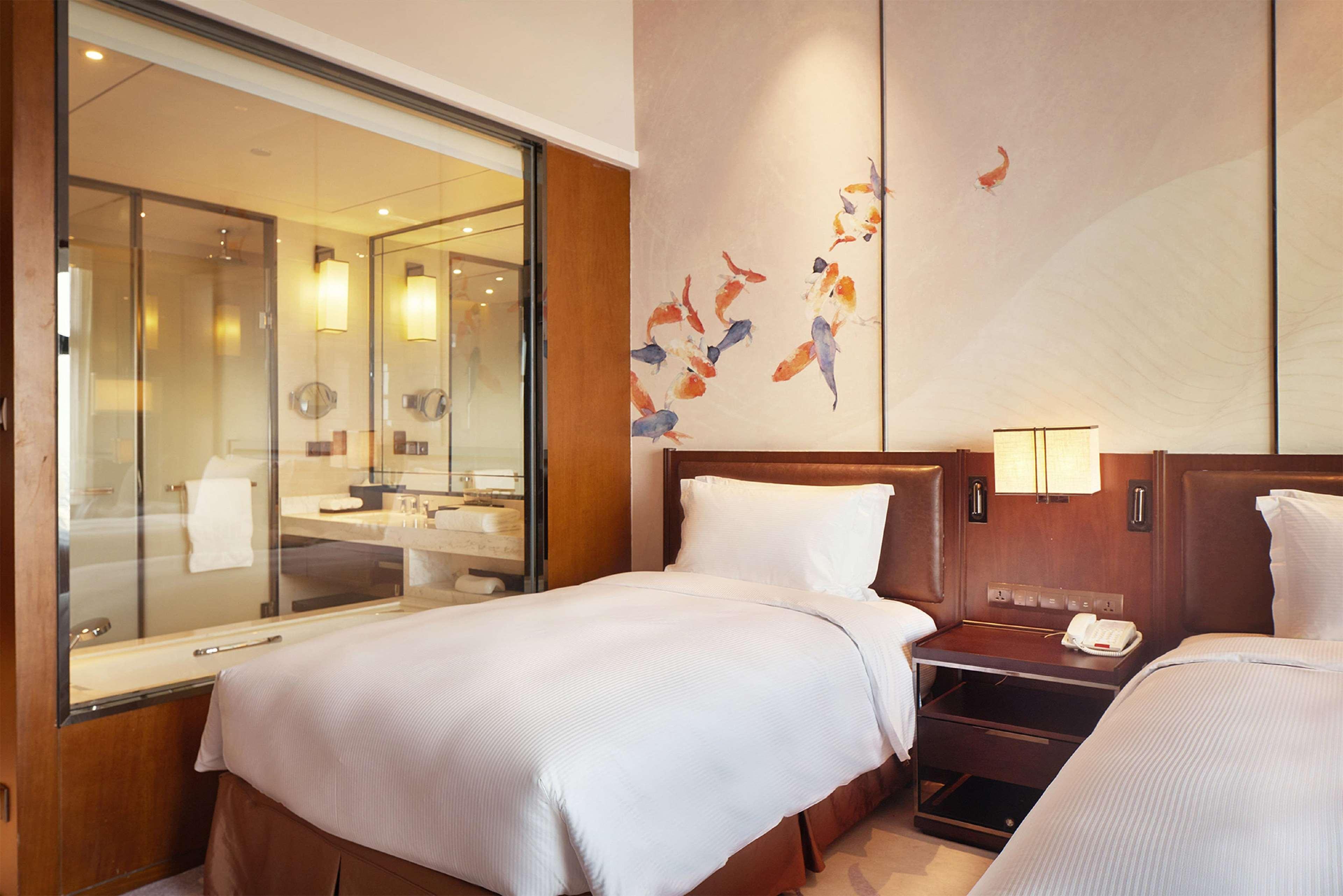 Doubletree By Hilton Ningbo Beilun Hotel Exterior photo