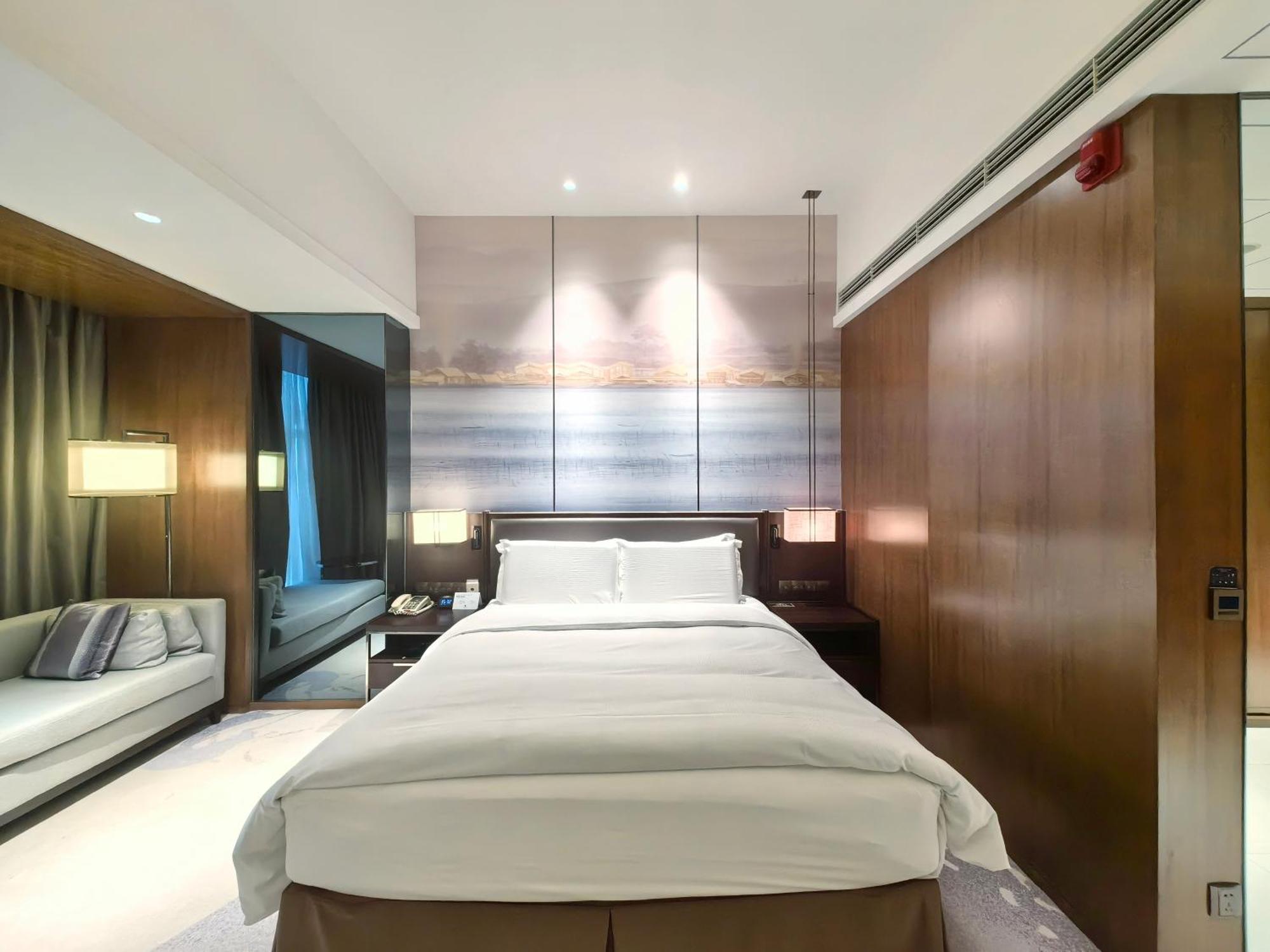 Doubletree By Hilton Ningbo Beilun Hotel Exterior photo