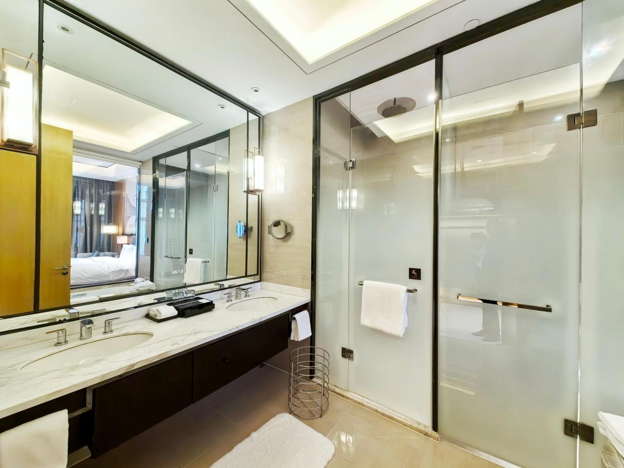 Doubletree By Hilton Ningbo Beilun Hotel Exterior photo