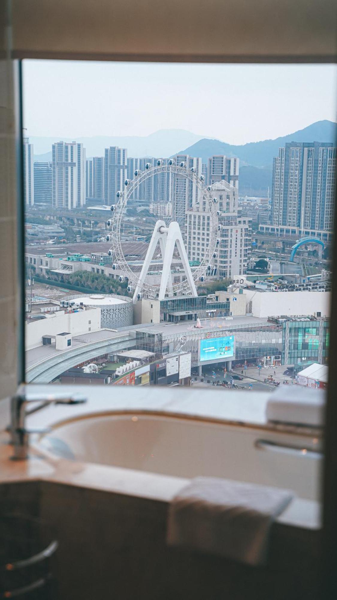 Doubletree By Hilton Ningbo Beilun Hotel Exterior photo