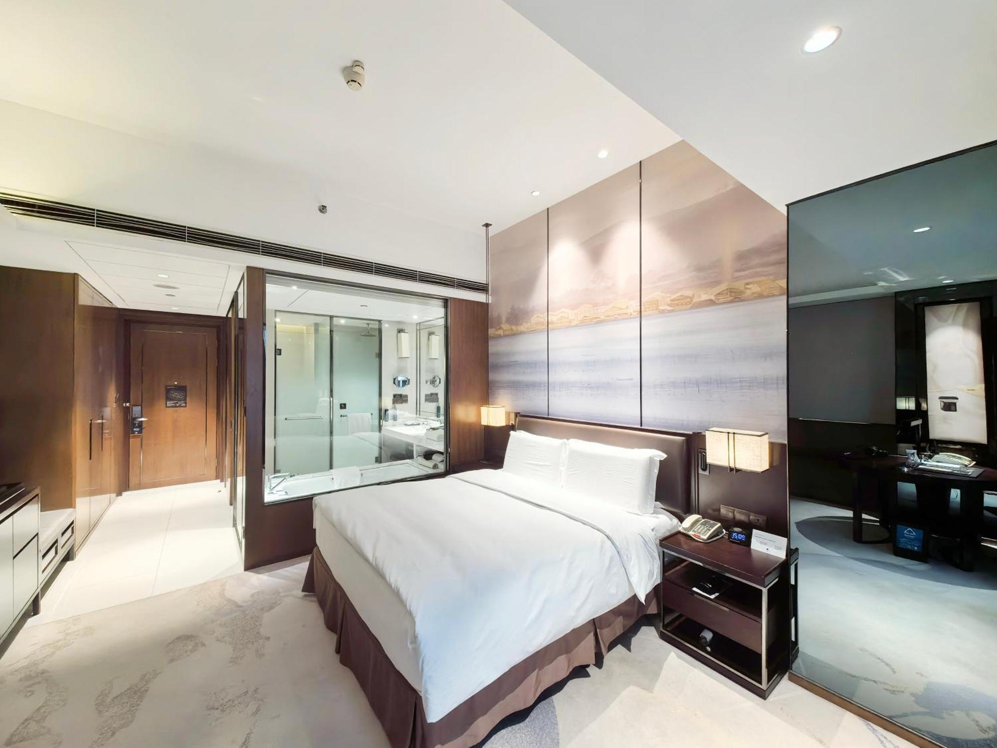 Doubletree By Hilton Ningbo Beilun Hotel Exterior photo
