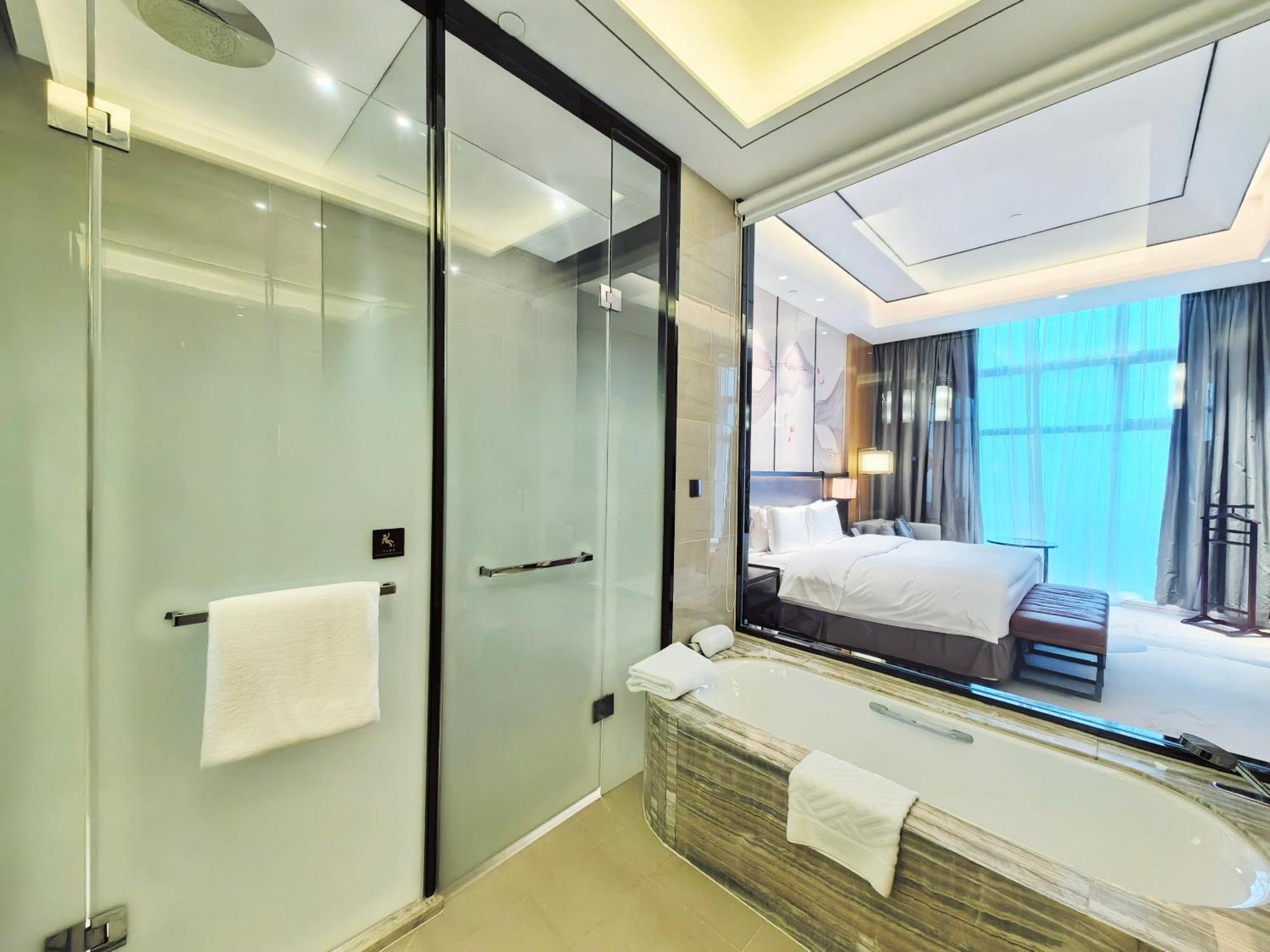 Doubletree By Hilton Ningbo Beilun Hotel Exterior photo