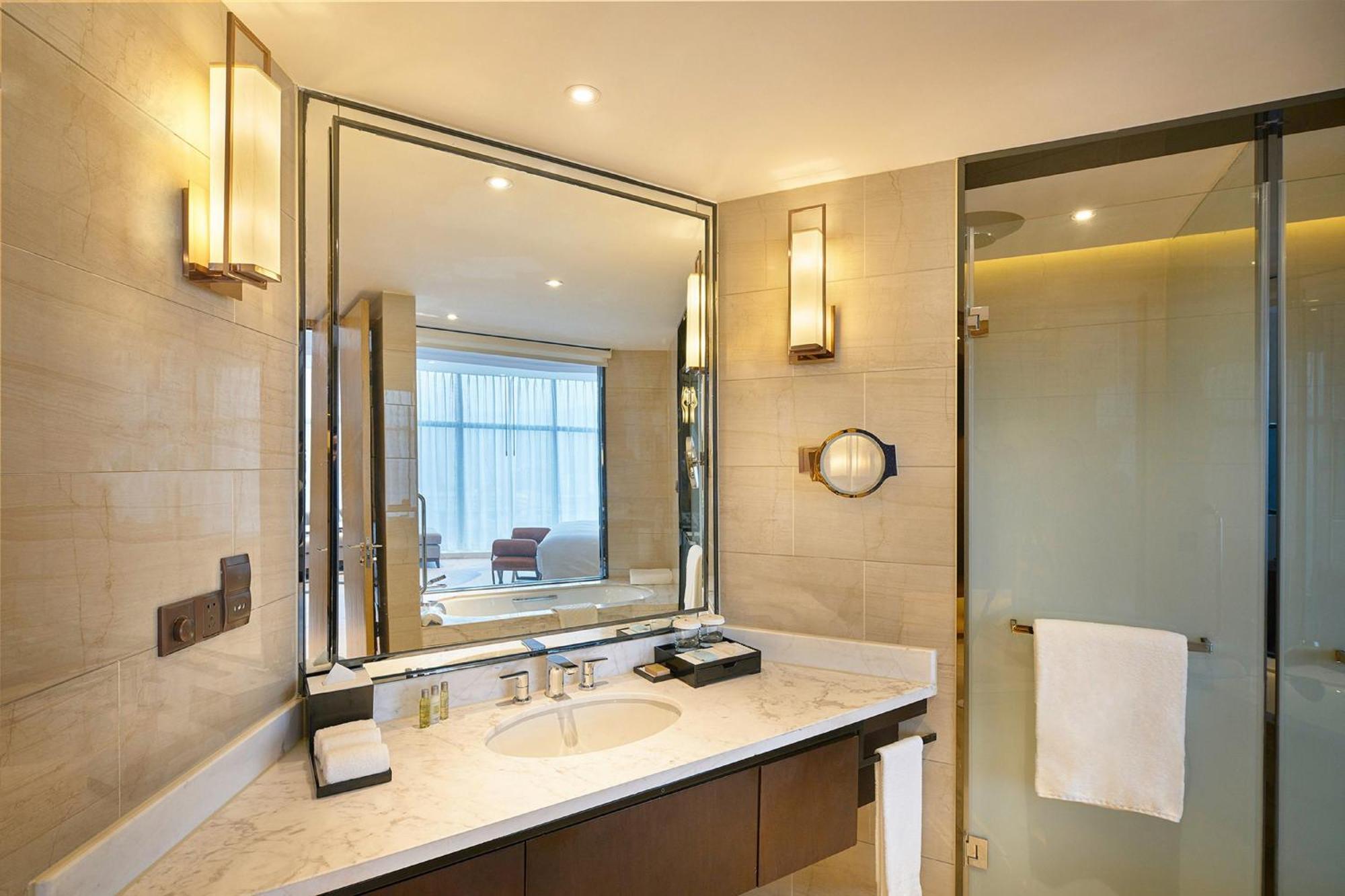 Doubletree By Hilton Ningbo Beilun Hotel Exterior photo