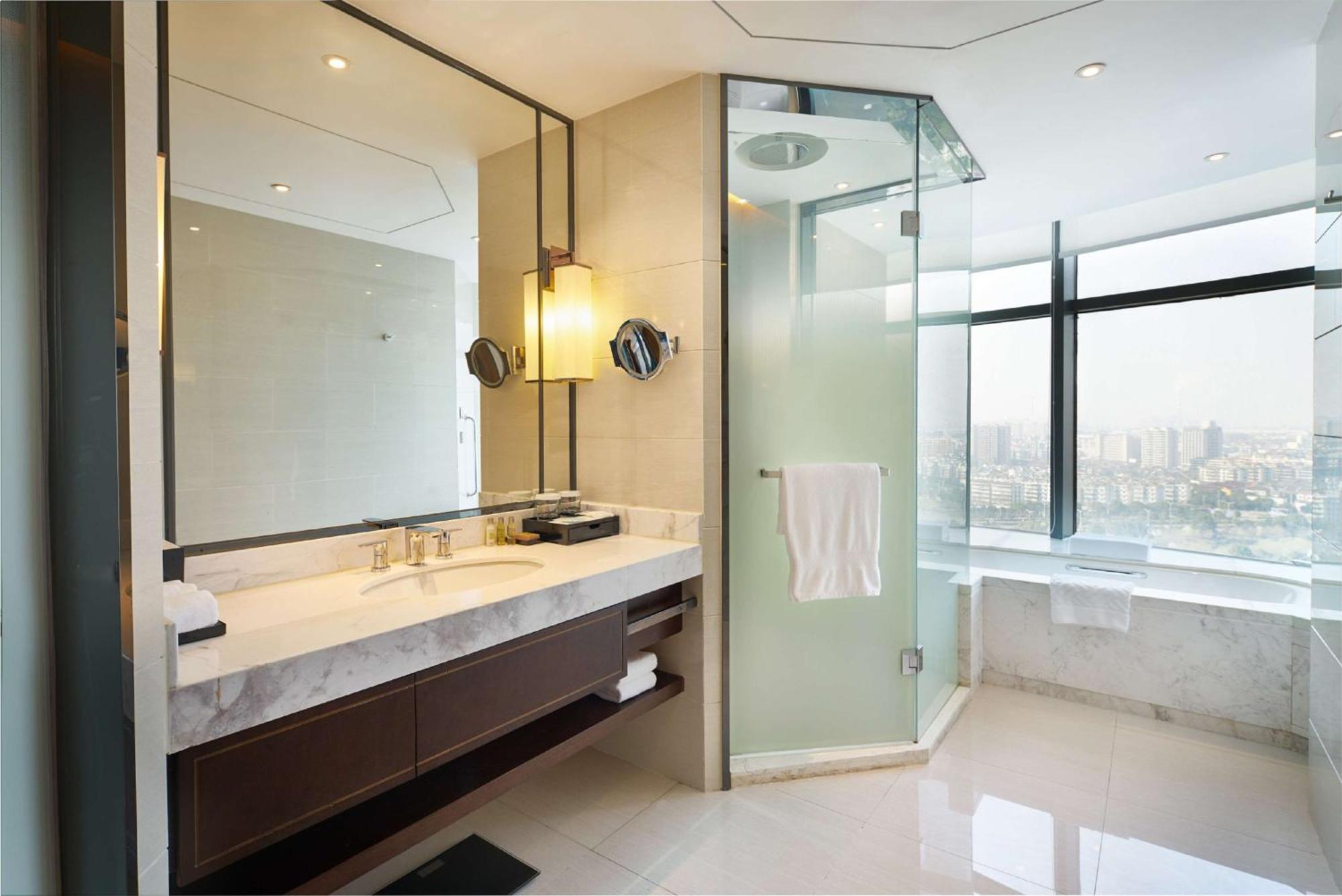 Doubletree By Hilton Ningbo Beilun Hotel Exterior photo