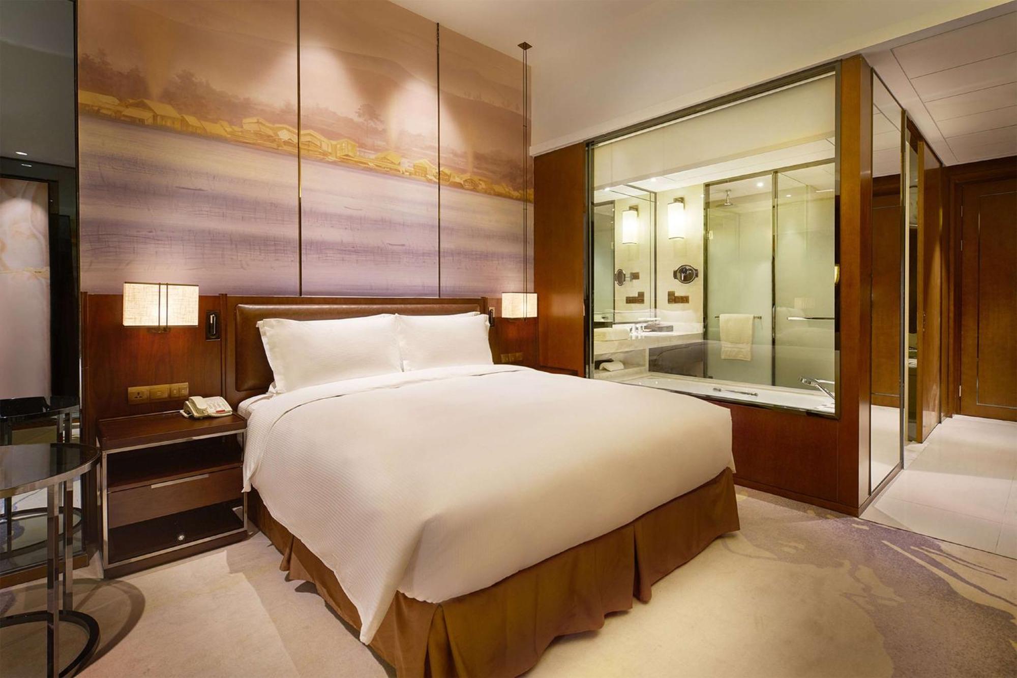 Doubletree By Hilton Ningbo Beilun Hotel Exterior photo