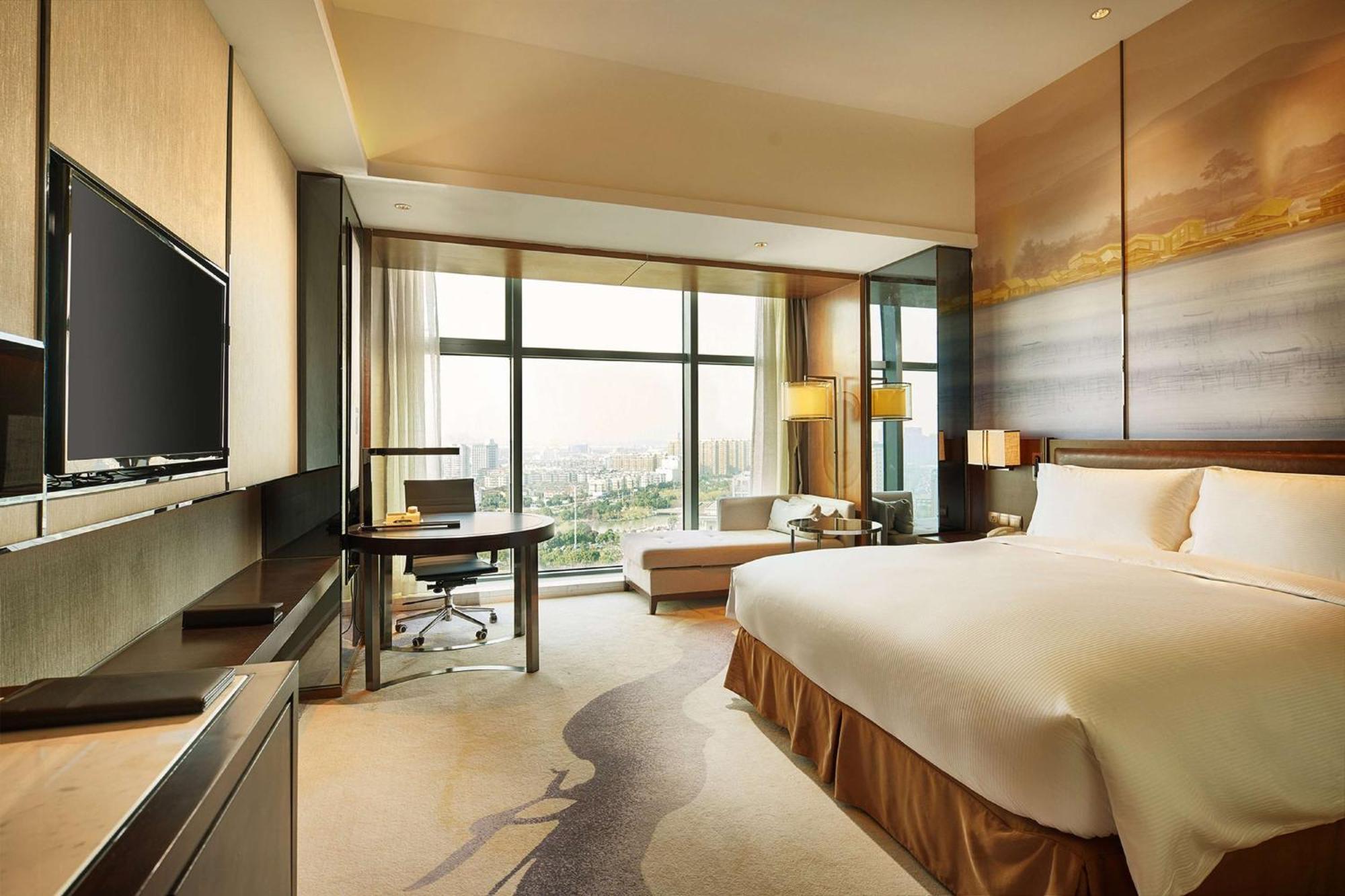 Doubletree By Hilton Ningbo Beilun Hotel Exterior photo
