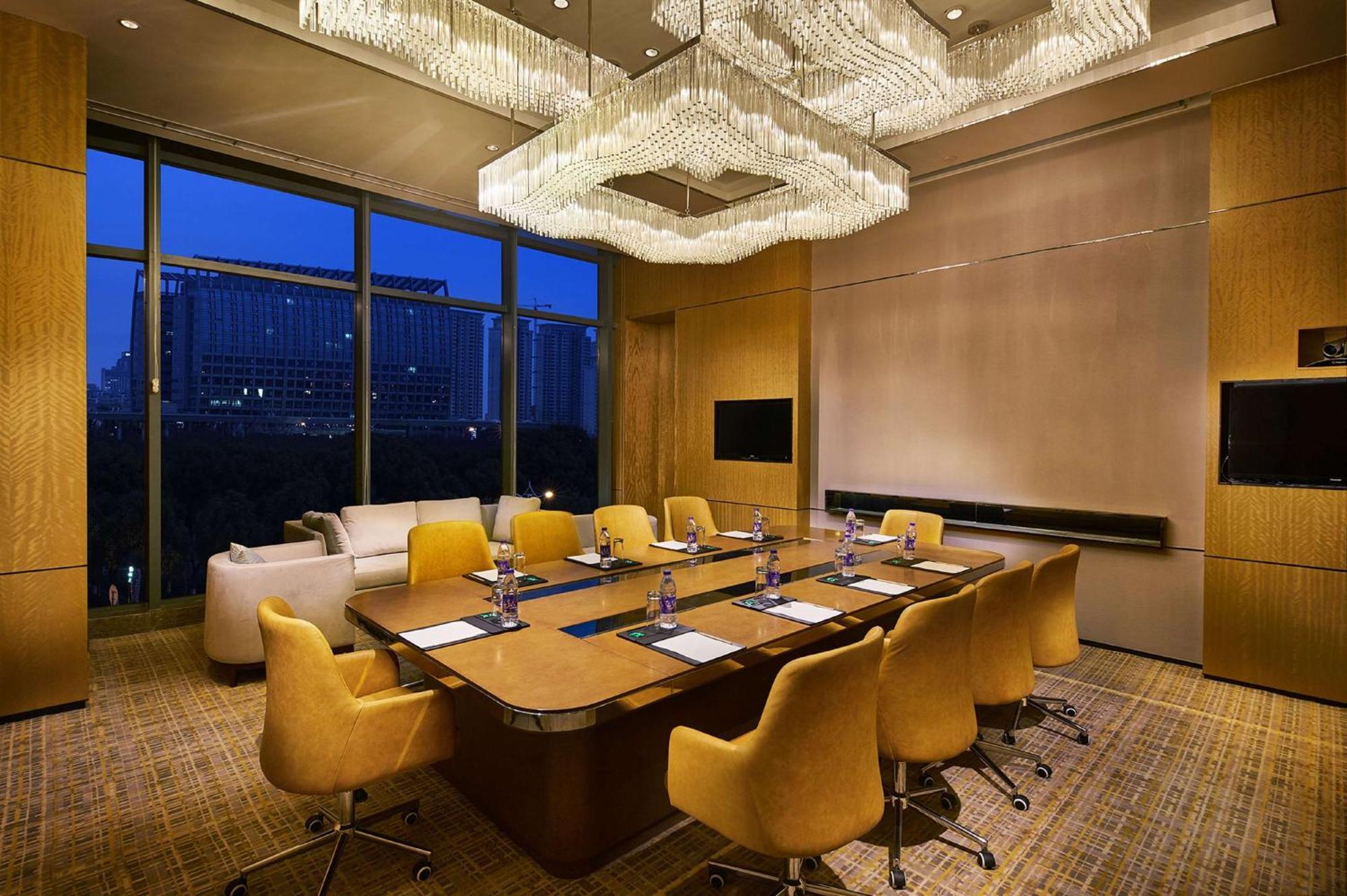 Doubletree By Hilton Ningbo Beilun Hotel Exterior photo